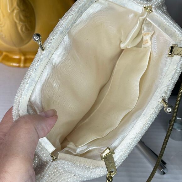 Vintage made in Hong Kong hand beaded handbag. - Picture 7 of 9